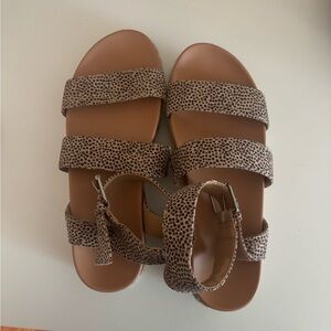 Universal Thread Dalmation Spot Thick Sandals